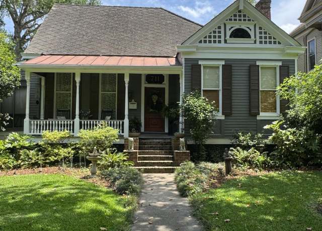 Property at 711 N Union St, Natchez, MS 39120, 4 beds, 2.5 baths