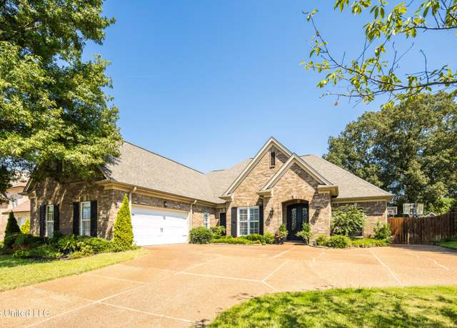 Property at 1630 N Hillshire Dr, Hernando, MS 38632, 4 beds, 3 baths