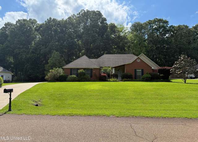 Property at 28 Fairway Drive Dr, Natchez, MS 39120, 3 beds, 2 baths