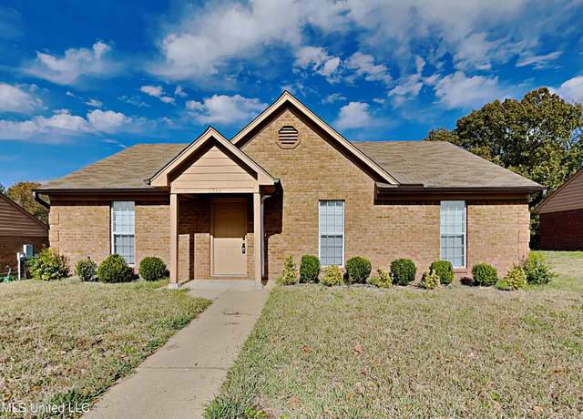 Property at 1764 Dorchester Dr, Southaven, MS 38671, 3 beds, 2 baths