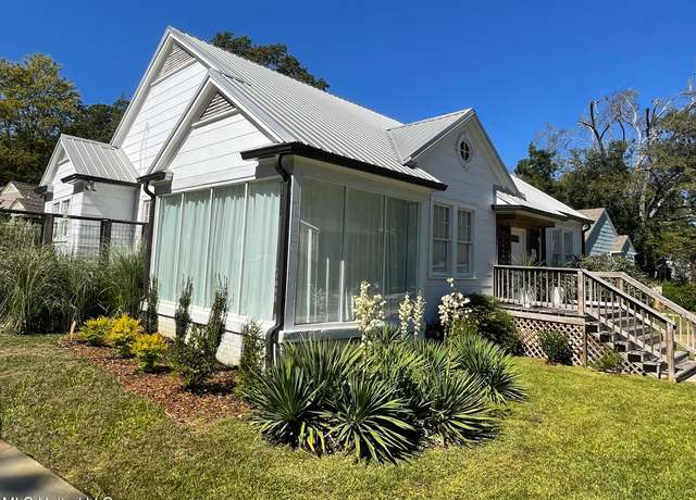 Property at 3413 N State St, Jackson, MS 39216, 3 beds, 1.5 baths