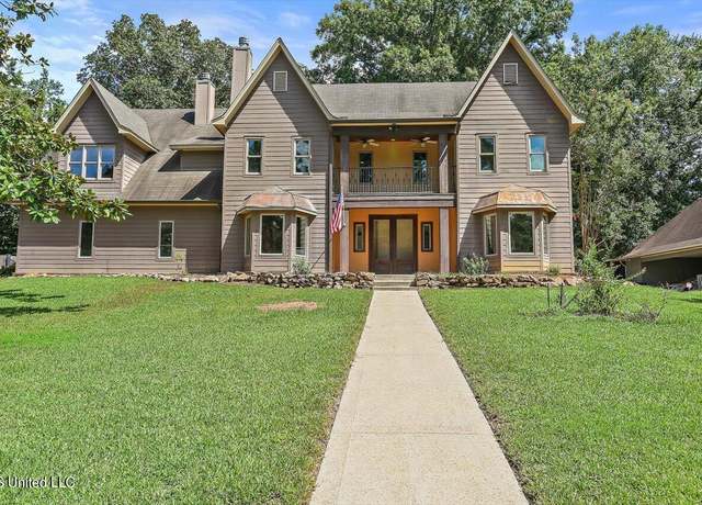 Property at 1771 Plantation Blvd, Jackson, MS 39211, 4 beds, 3.5 baths