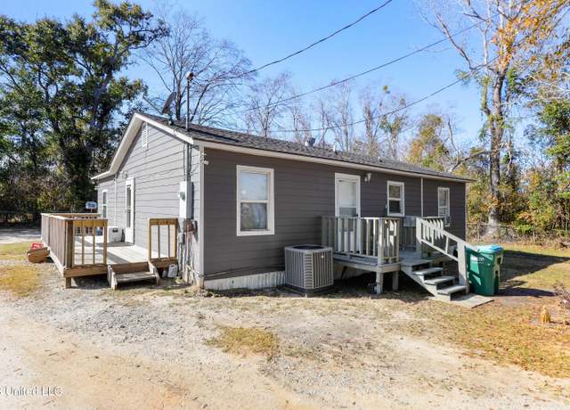 Property at 717 Watkins Ave, Gulfport, MS 39507, 4 beds, 2 baths