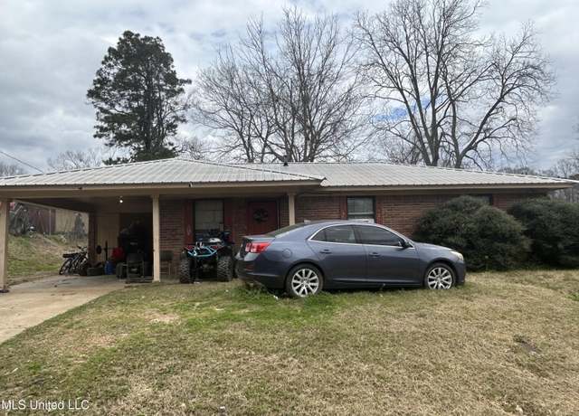 Property at 9 Harlem Ln, Natchez, MS 39120, 3 beds, 1 bath