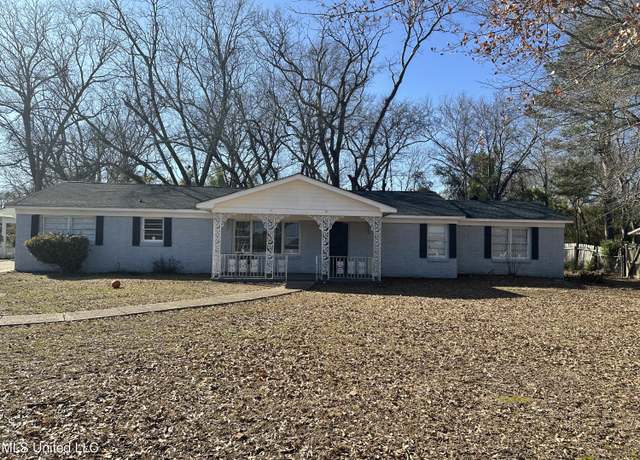 Property at 1420 S 9th St, Columbus, MS 39701, 4 beds, 2.5 baths