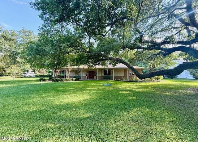 Property at 3 Bingaman Ln, Natchez, MS 39120, 4 beds, 3 baths