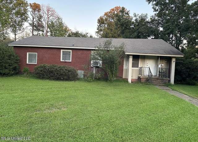 Property at 200 Cedar St, Vidalia, LA 71373, 3 beds, 3 baths