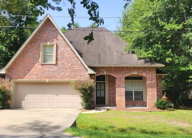 Property at 682 Hilo Way, Diamondhead, MS 39525, 4 beds, 3 baths