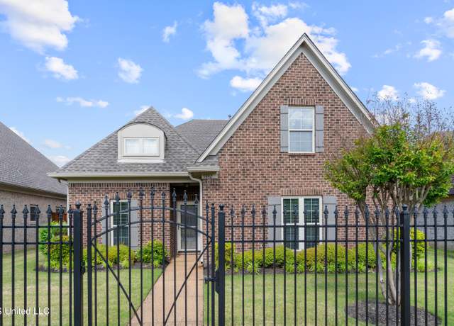 Property at 5842 Savannah Pkwy, Southaven, MS 38672, 2 beds, 2.5 baths