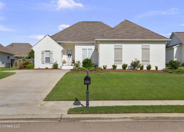 Property at 130 Hampton Ln, Madison, MS 39110, 3 beds, 2 baths
