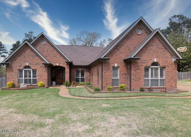 Property at 10082 Lacey Dr, Olive Branch, MS 38654, 3 beds, 2 baths