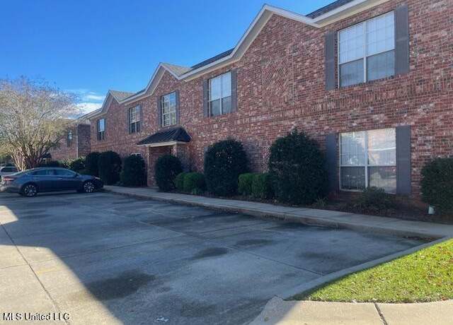 Property at 210 Armand Oaks, Ocean Springs, MS 39564, 2 beds, 2.5 baths