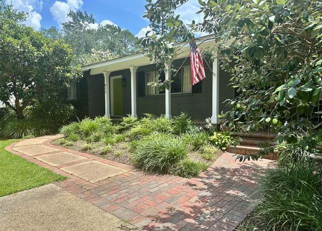 Property at 911 Morningside Dr, Brookhaven, MS 39601, 3 beds, 2 baths