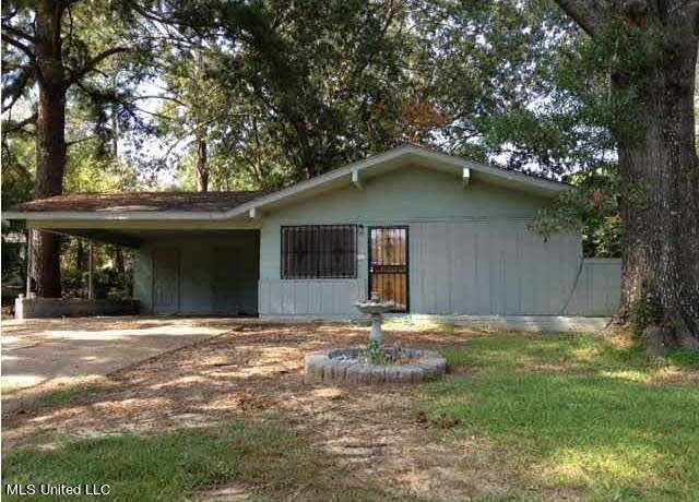 Property at 237 Queen Anne Ln, Jackson, MS 39209, 3 beds, 1.5 baths