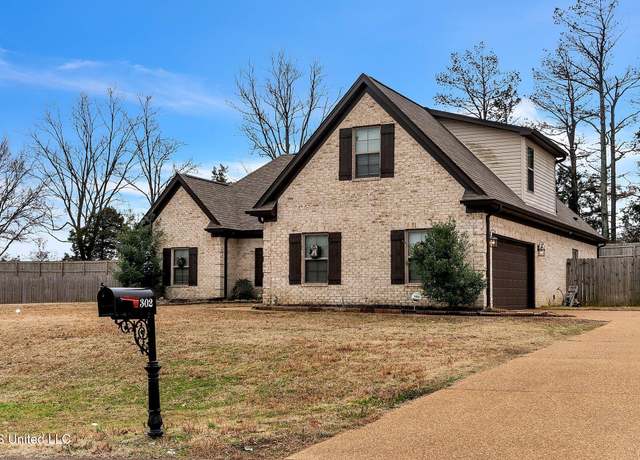 Property at 302 Eagle View Dr, Senatobia, MS 38668, 4 beds, 3 baths
