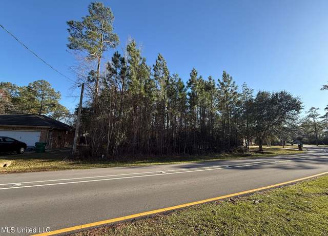Property at 73673 N Diamondhead Dr, Diamondhead, MS 39525