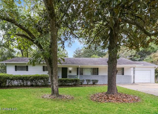 Property at 811 Fairfax Cir, Jackson, MS 39211, 3 beds, 2 baths