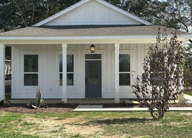 Property at 821 Central Ave, Bay Saint Louis, MS 39520, 3 beds, 2 baths