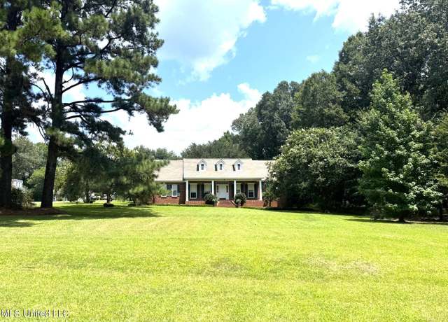 Property at 13 Sara Ln, Natchez, MS 39120, 4 beds, 2.5 baths
