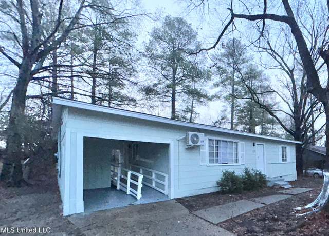 Property at 1722 Hampton St, Jackson, MS 39209, 3 beds, 1 bath
