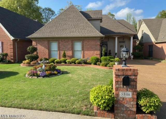 Property at 5348 Tournament Dr, Olive Branch, MS 38654, 3 beds, 2.5 baths