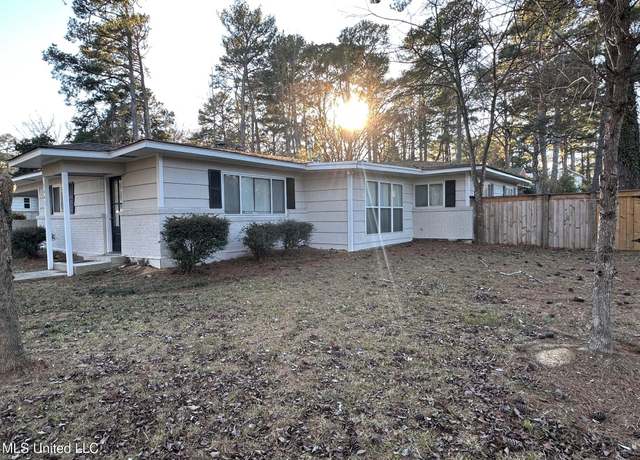Property at 1645 Meadowbrook Rd, Jackson, MS 39211, 4 beds, 2 baths