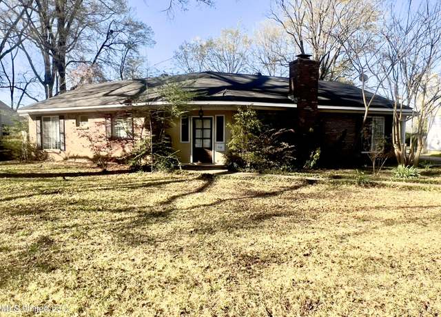 Property at 116 E Tate St, Senatobia, MS 38668, 3 beds, 2 baths