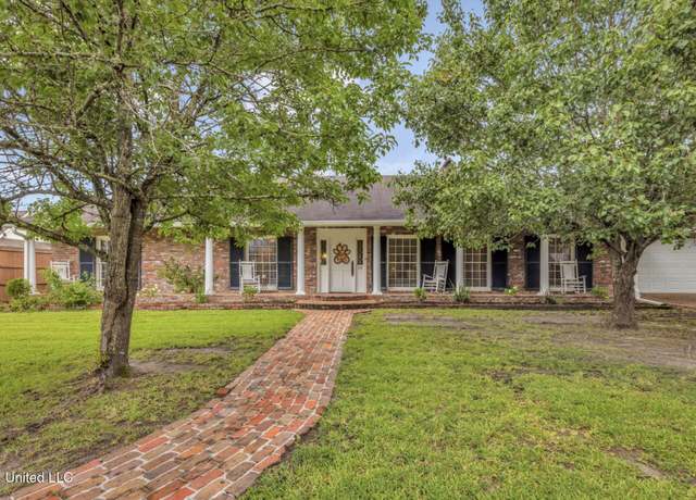 Property at 35 Greenbriar Dr, Gulfport, MS 39507, 3 beds, 3.5 baths