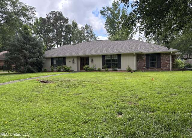 Property at 209 Greenfield Pl, Brandon, MS 39047, 5 beds, 3 baths