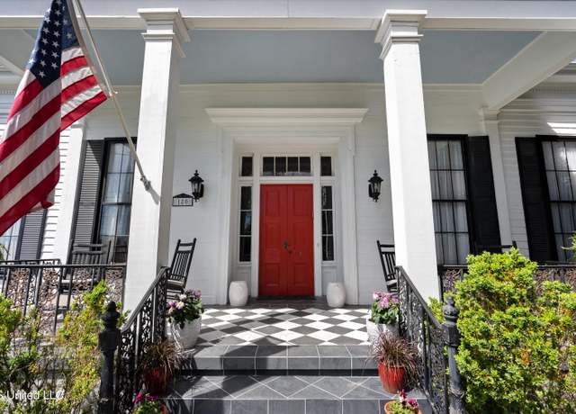 Property at 180 E Park Ave, Holly Springs, MS 38635, 3 beds, 2.5 baths