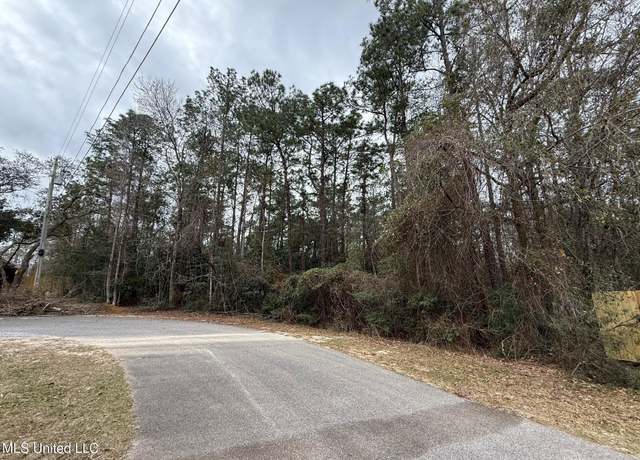 Property at 9514 Laa La Pl, Diamondhead, MS 39525