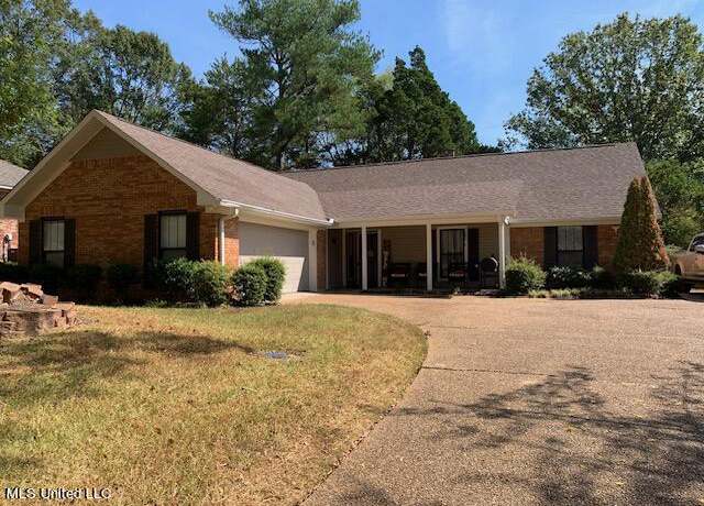 Photo of 205 Indian Summer Ln, Clinton, MS 39056