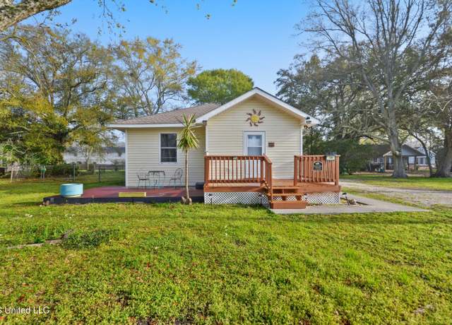 Property at 36 E Railroad St, Gulfport, MS 39507, 3 beds, 1.5 baths