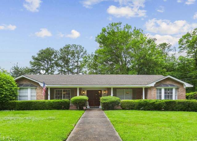 Property at 1404 Belle Glade St, Jackson, MS 39211, 4 beds, 2.5 baths