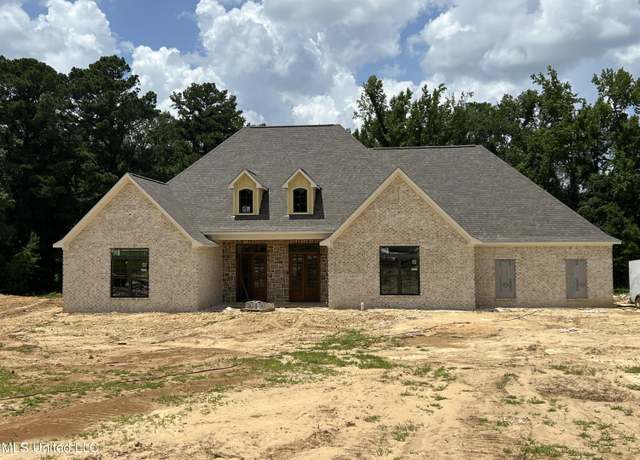 Property at 517 Central Cir, Brandon, MS 39047, 4 beds, 3 baths