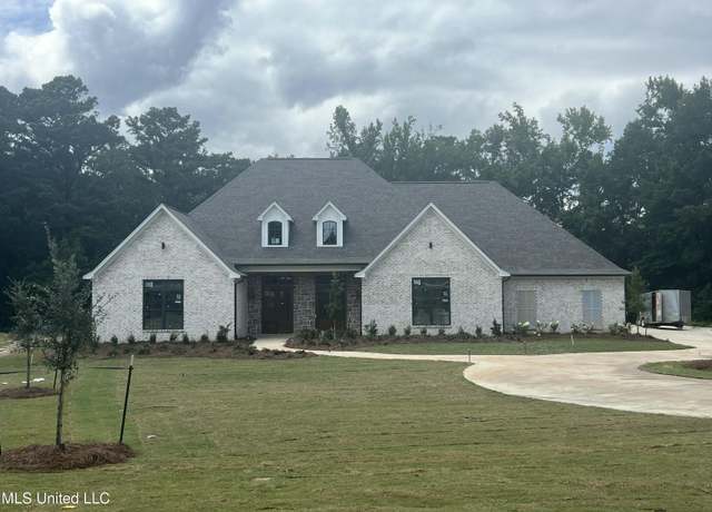 Property at 517 Central Cir, Flowood, MS 39232, 4 beds, 3 baths