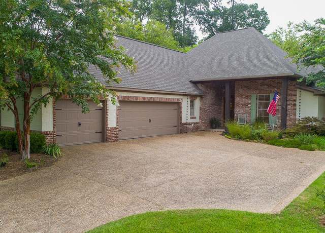 Property at 309 Winchester Rd, Natchez, MS 39120, 4 beds, 3 baths