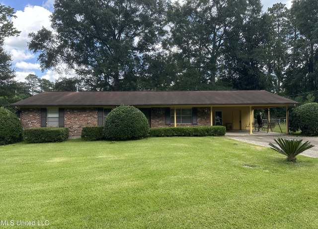 Property at 32 Cherokee Rd, Hattiesburg, MS 39402, 3 beds, 1 bath
