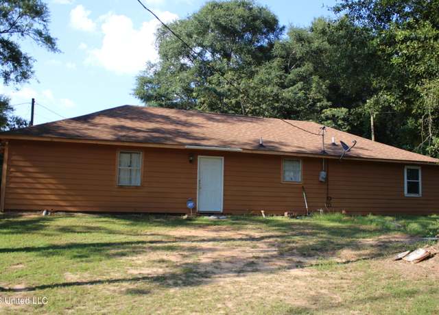 Property at 29 Willie Lindsey Dr, Collins, MS 39428, 4 beds, 2 baths