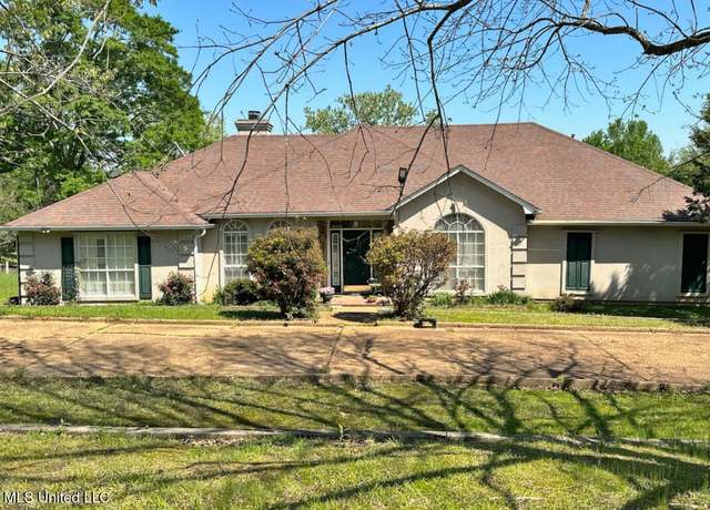 Property at 100 Green Oak Cv, Clinton, MS 39056, 7 beds, 6.5 baths