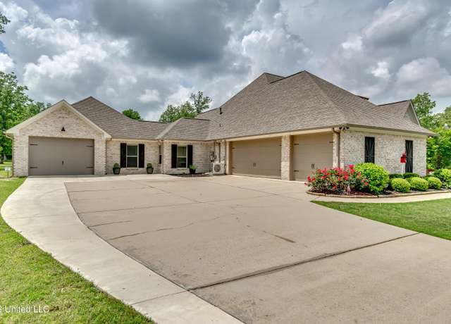 Property at 905 Cassidy Ln, Brandon, MS 39047, 5 beds, 4.5 baths