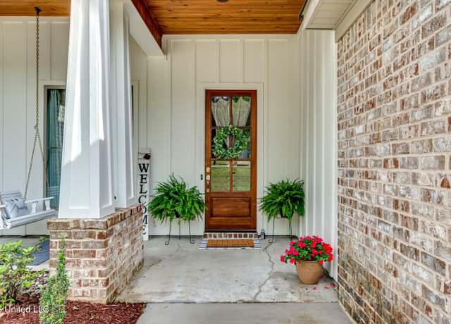Property at 1185 Sanctuary Dr, Brandon, MS 39042, 4 beds, 3 baths