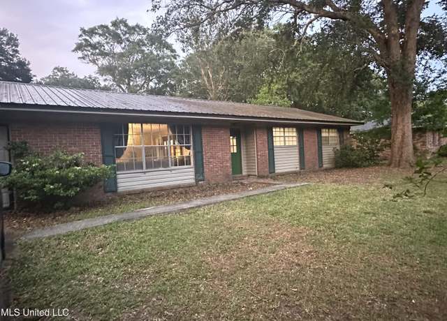 Property at 109 W Chipwood Dr, Gulfport, MS 39503, 3 beds, 2 baths