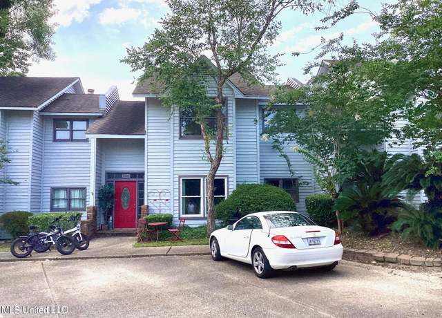 Property at 8102 Fairway Villa Dr, Gautier, MS 39553, 2 beds, 3 baths