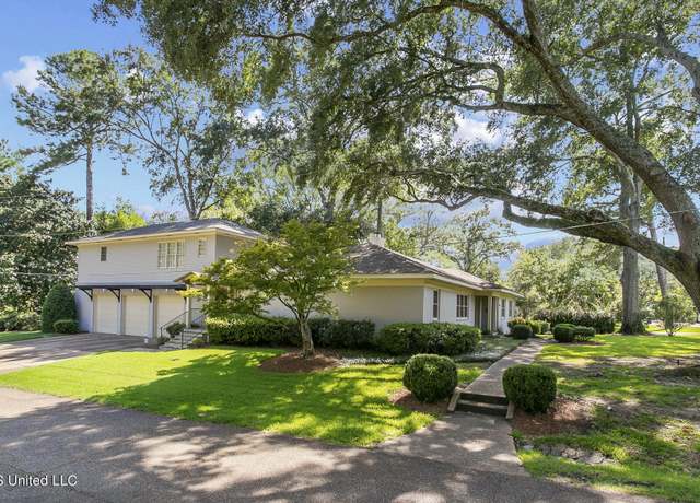 Property at 3756 Old Canton Rd, Jackson, MS 39216, 4 beds, 3.5 baths
