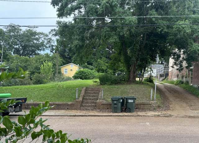 Property at 806 State St, Natchez, MS 39120