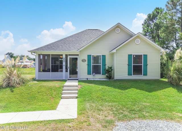 Property at 329 Davis St, Waveland, MS 39576, 3 beds, 2 baths
