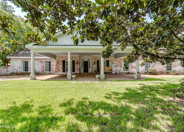 Property at 153 Peach St, Flora, MS 39071, 5 beds, 4.5 baths