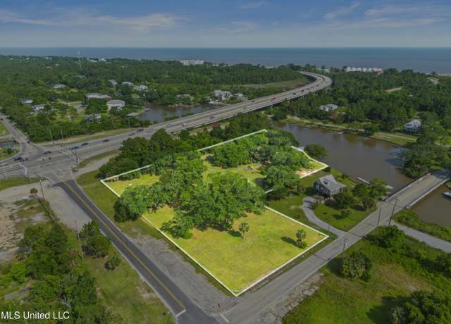 Property at 120/124 Bayview St, Pass Christian, MS 39571