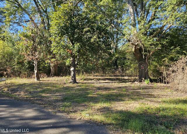 Property at 111 N East St, Okolona, MS 38860